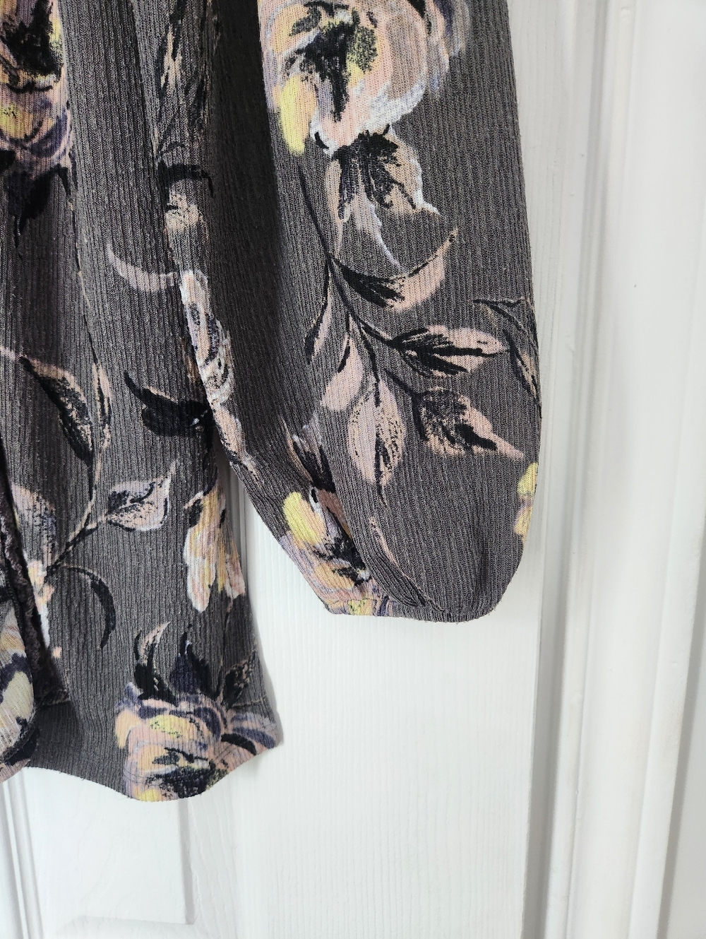 Maurices Gray Floral Crochet Trim Kimono - Size Small - Picture 6 of 16